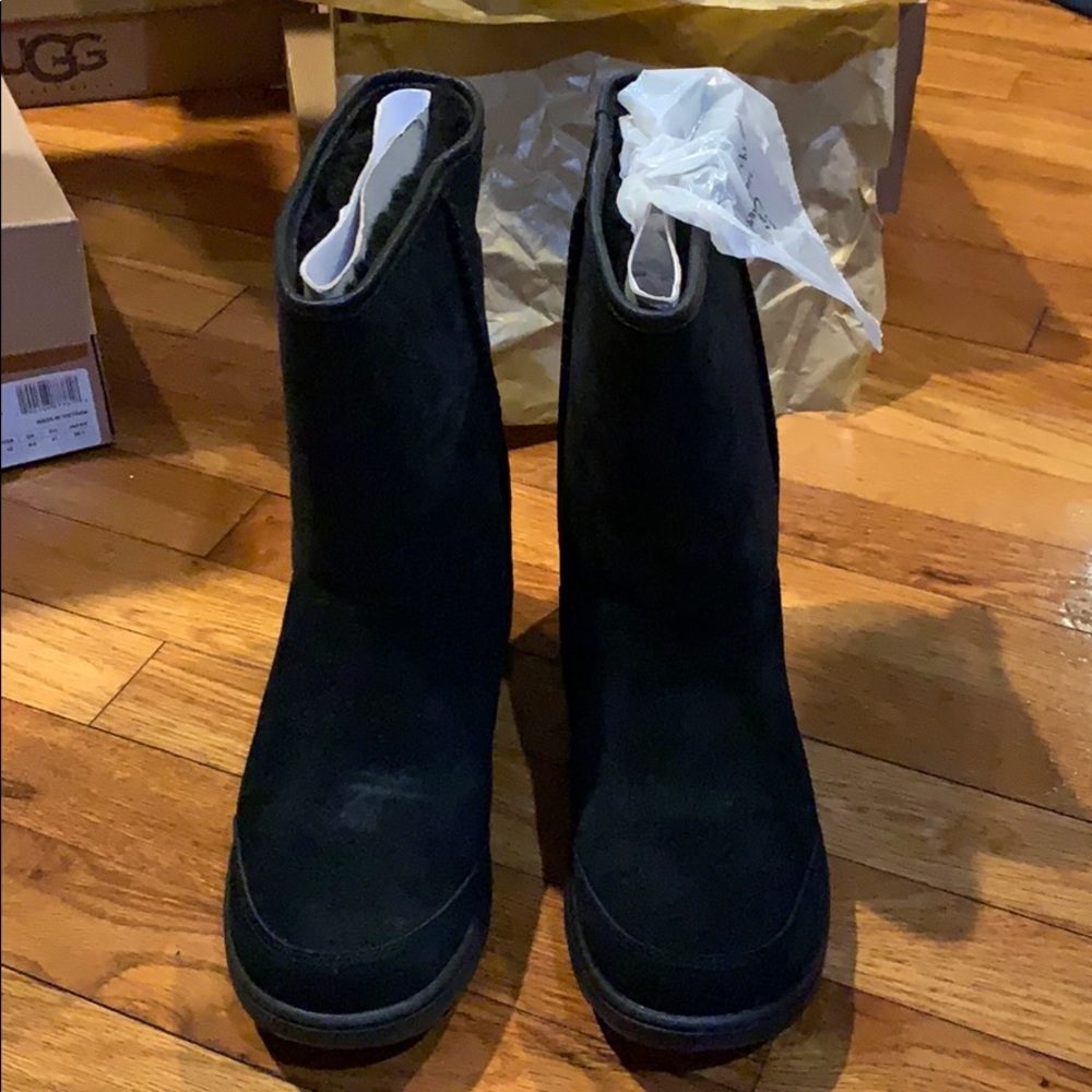 BRAND NEW UGG MICHAELA BOOTS
